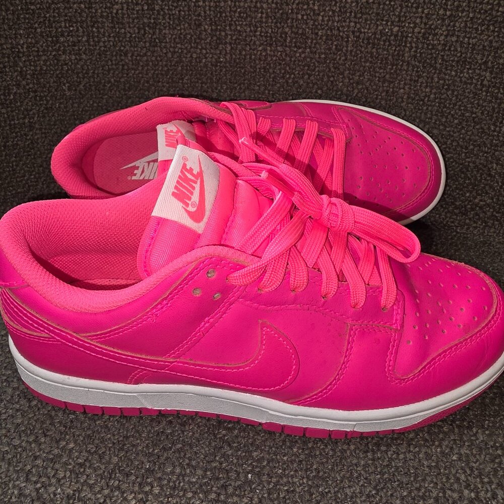 Nike Dunk Low Hyper Pink